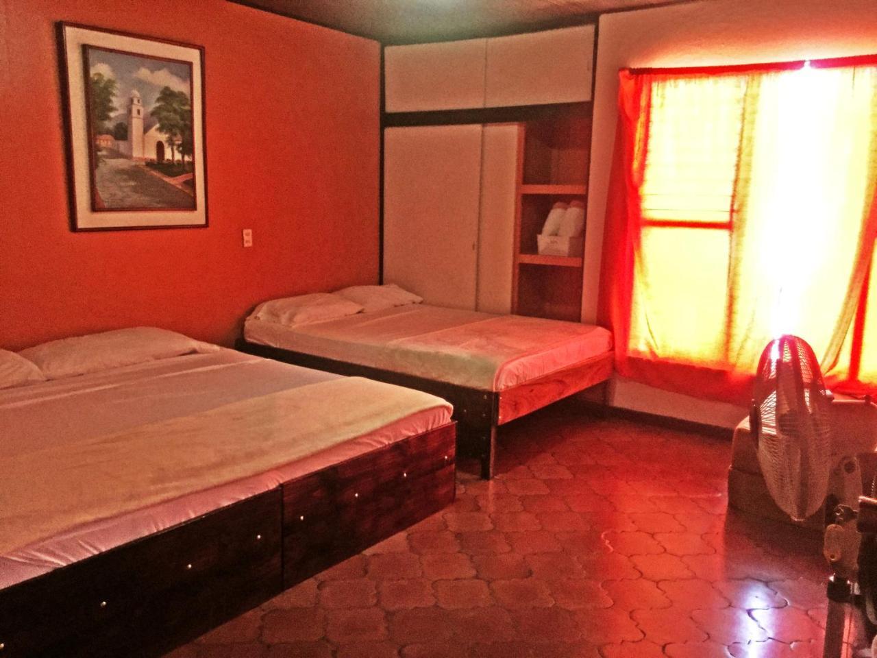 Hostel Trotamundos Alajuela Luaran gambar